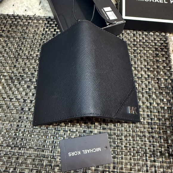 NWT Michael Kors Black Card Holder Bi Fold Soft Leather Wallet - Picture 5 of 10